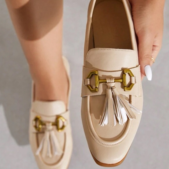 Everyday Collection Fashionable Fringe Loafers With Horse Bit Buckle Flat Sole - Picture 4 of 4